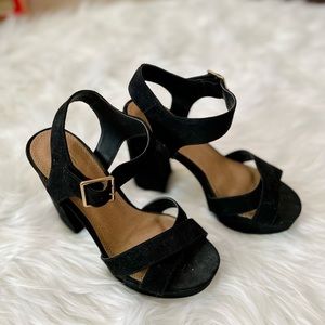Black heels in size 7